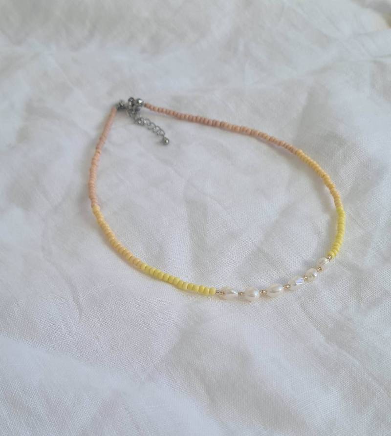 Pastel Sun Perlen Halskette Mit Süßwasserperlen Strandschmuck von hibiscusmeisje