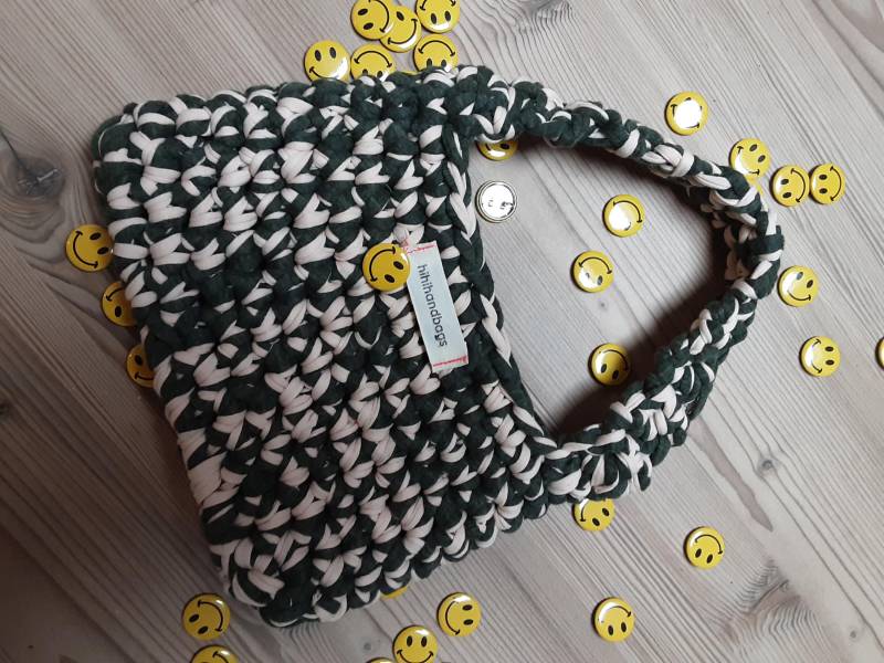 Kleine Umhängetasche in Khaki/ Beige von hihihandbags