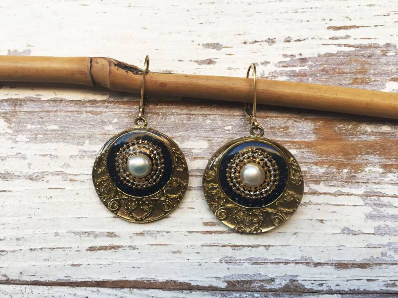 Einzigartige Gold Ohrringe, Boho Emaille Moderne Messing Einzigartige Perle Ohrring, Filigran von hilawelner