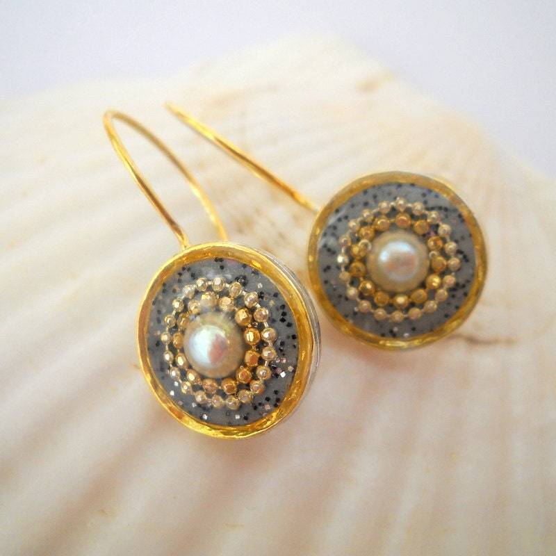 Einzigartige Gold Ohrringe, Boho Resin Moderne Tropfen Graue Perlen Einfädler Silber von hilawelner