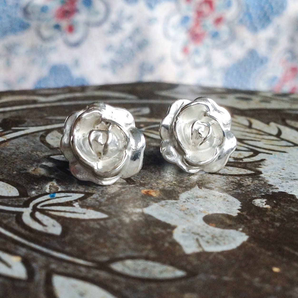 Handgemachte Sterling Silber Rose Ohrstecker Floral Schmuck Handgemachte Sterling Silber Rose Ohrstecker Floral Schmuck von hilomilo