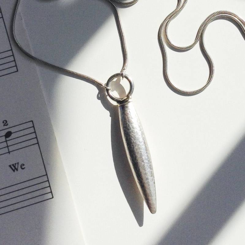 Samenkapsel Anhänger Halskette in Sterling Silber Und Gold Punziert Samenkapsel Anhänger Halskette in Sterling Silber Und Gold Punziert von hilomilo