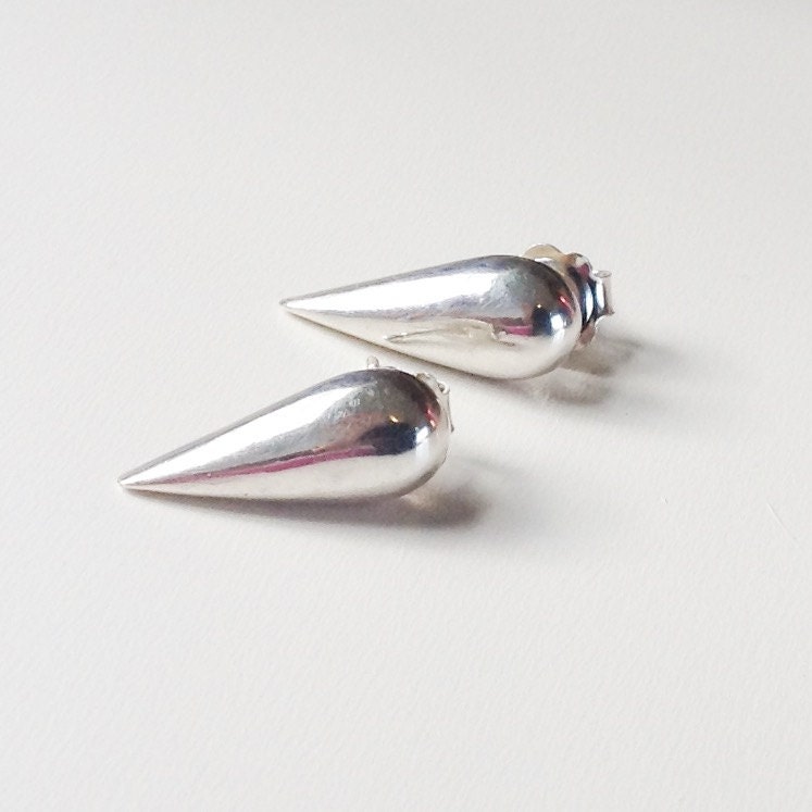 Silber Spike Ohrringe | Minimal Solide Tropfenförmige Silber Spike Ohrringe | Minimal Solide Tropfenförmige von hilomilo