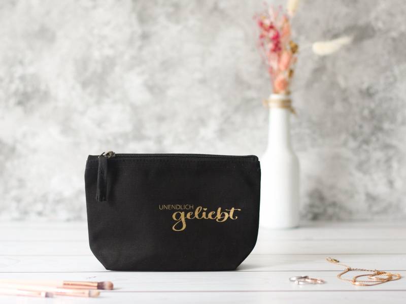 Kosmetiktasche | Kulturbeutel Mit Aufdruck "Unendlich Geliebt" in Verschiedenen Farben Und Größen Geschenkidee Kosmetiktasche | Kulturbeutel Mit Aufdruck "Unendlich Geliebt" in Verschiedenen Farben Und Größen Geschenkidee von himmelhochART