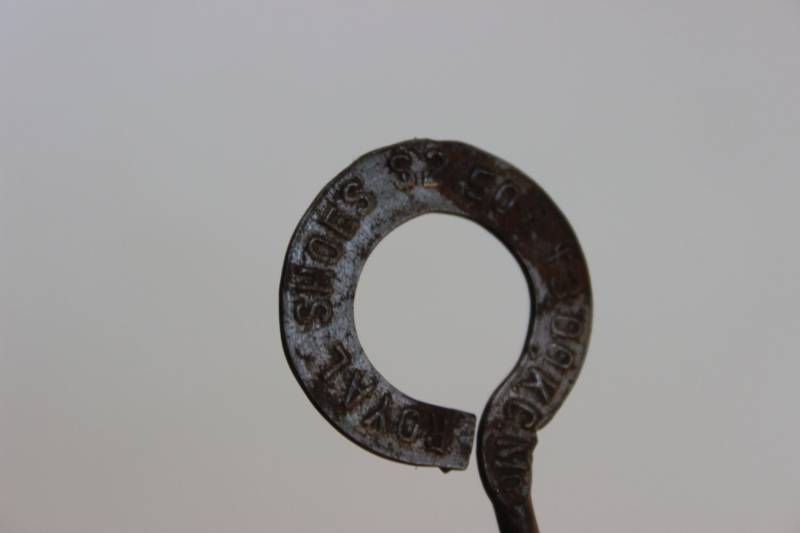 Alte Königliche Schuhe Boot Lace Pull Kansas City Korsett Haken Antik Schuh Zubehör Vintage Werbung Sammlerstück von hiphuggie