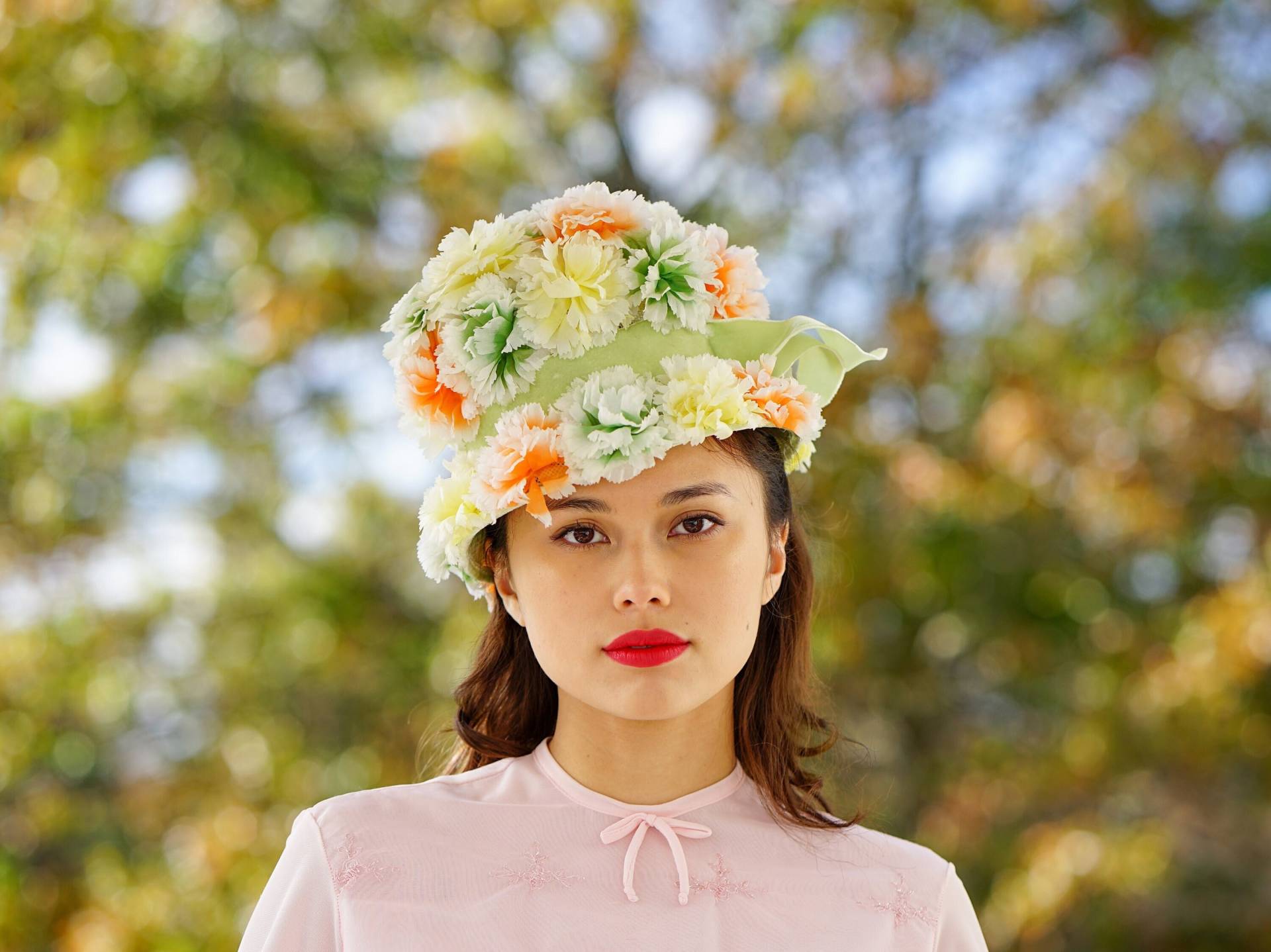 Vintage Blumen Cloche Hut, 1950Er-1960Er Jahre Mod Damen Bucket Hat, Tea Party Kentucky Derby Hut von hisandhervintage