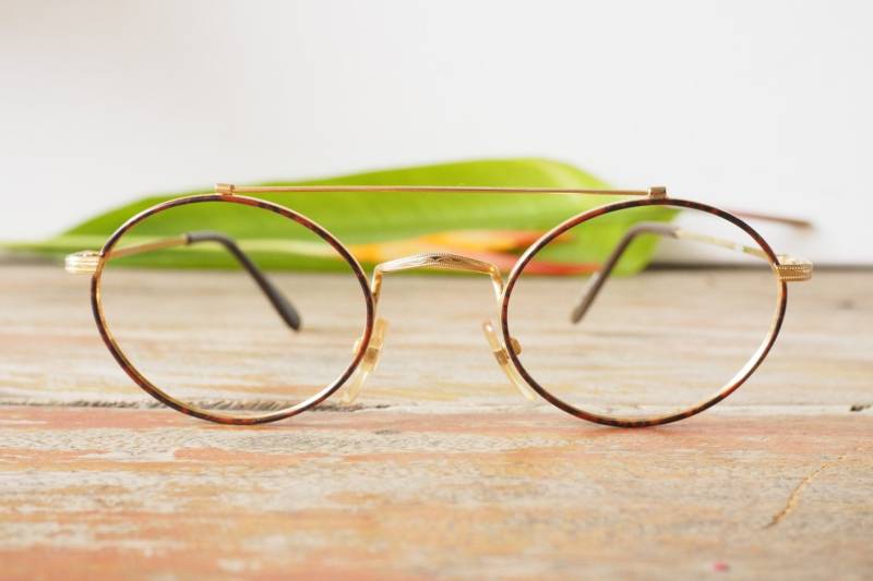 Vintage Brille 1990S Wire Rim Von Dk Havana Ovale Rahmen Gold Getönt Mit Schildpatt Emaille New Old Stock von hisandhervintage