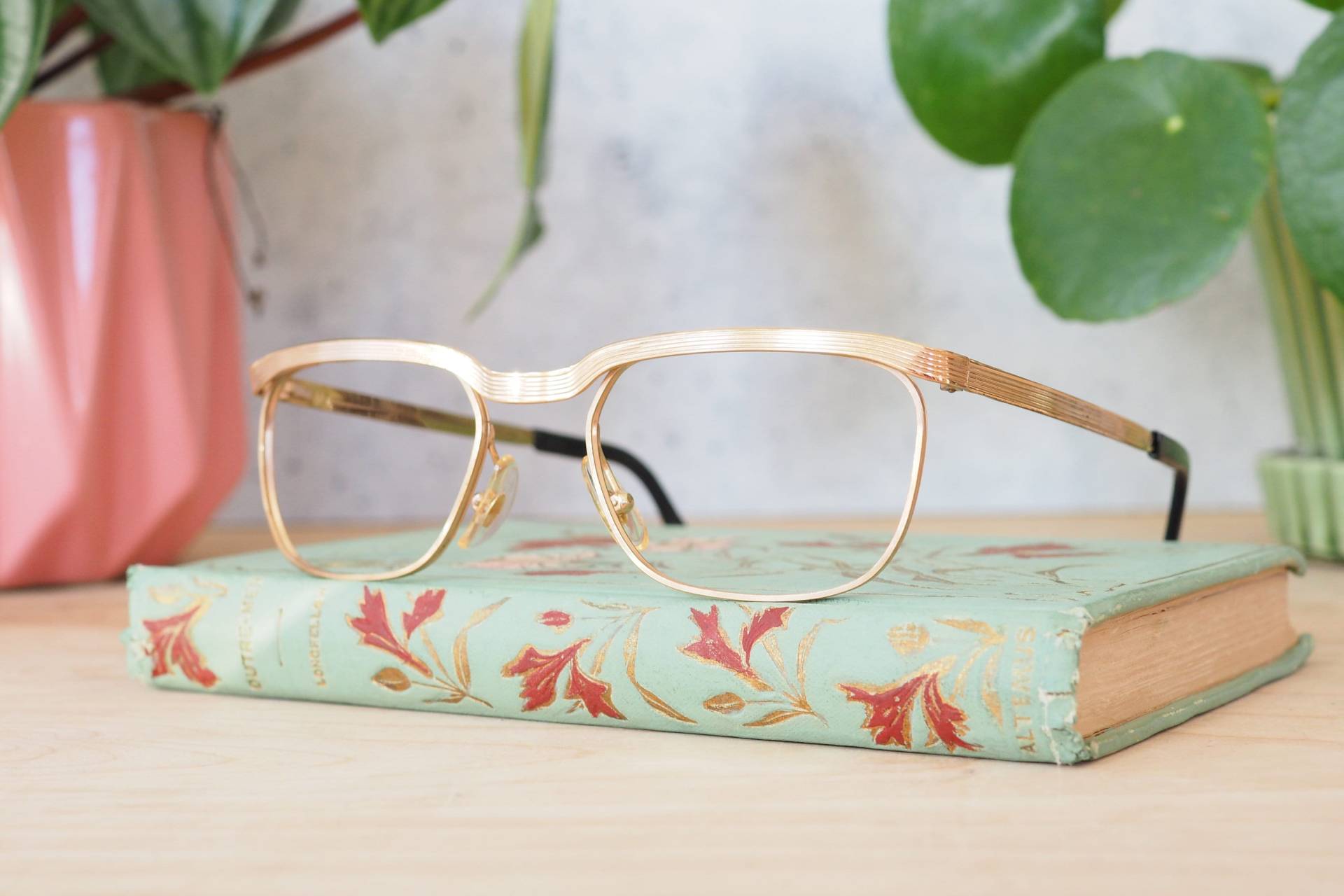 Vintage Brillengestell 1970Er Jahre All Metal Made in France New Old Stock Gold Ton von hisandhervintage
