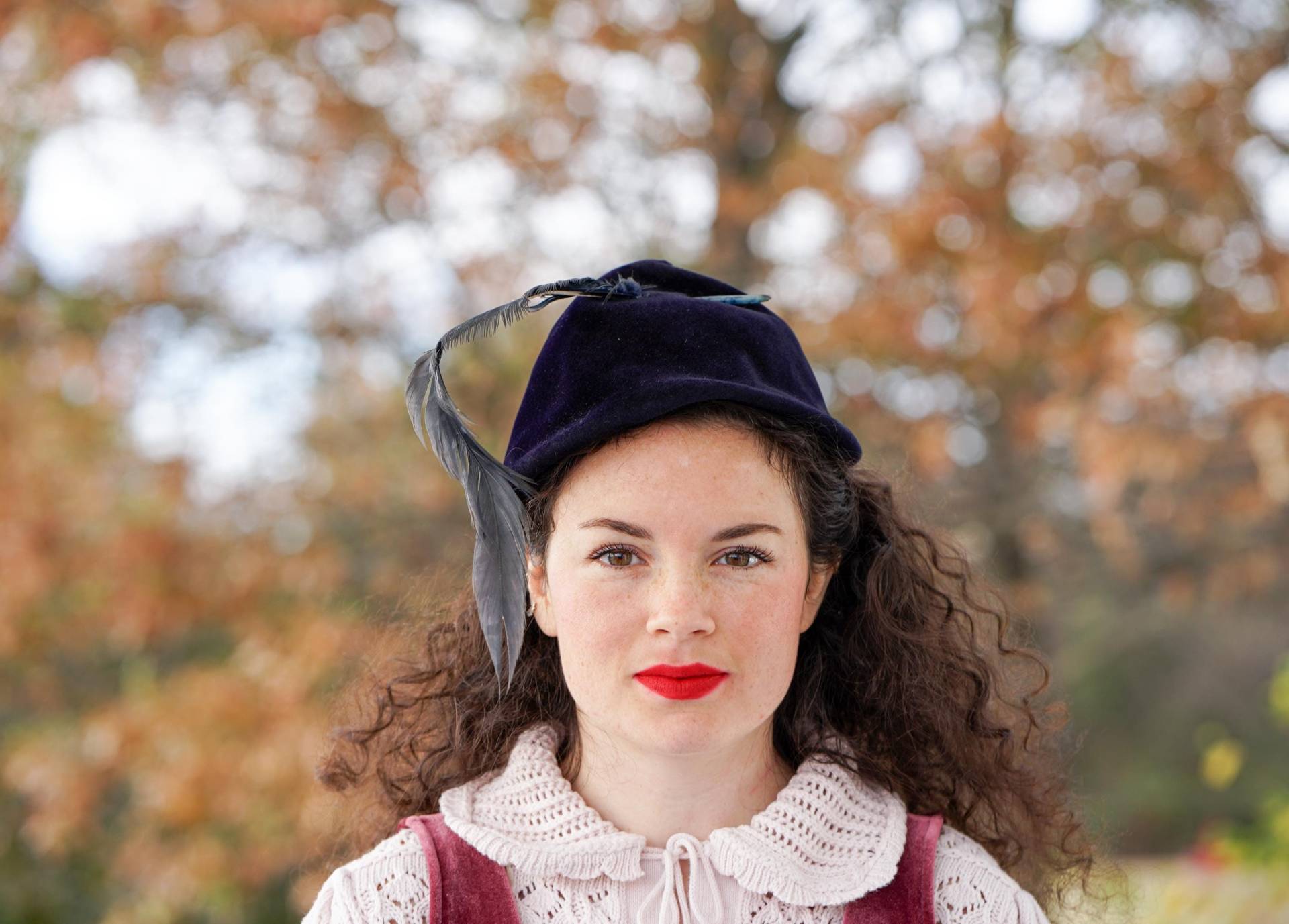 Vintage Pelz Filz Velour Feder Pixie Hut, 1950Er-60Er Jahre Frauen Mod Mode Retro Mcm Fairycore Hexenhut von hisandhervintage