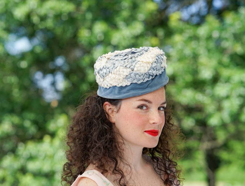 Vintage Pillbox Hut, 1950Er-60Er Jahre Strohhut, Frauen Hochzeitshut, Tea-Party Retro Mcm Hut Vintage Pillbox Hut, 1950Er-60Er Jahre Strohhut, Frauen Hochzeitshut, Tea-Party Retro Mcm Hut von hisandhervintage