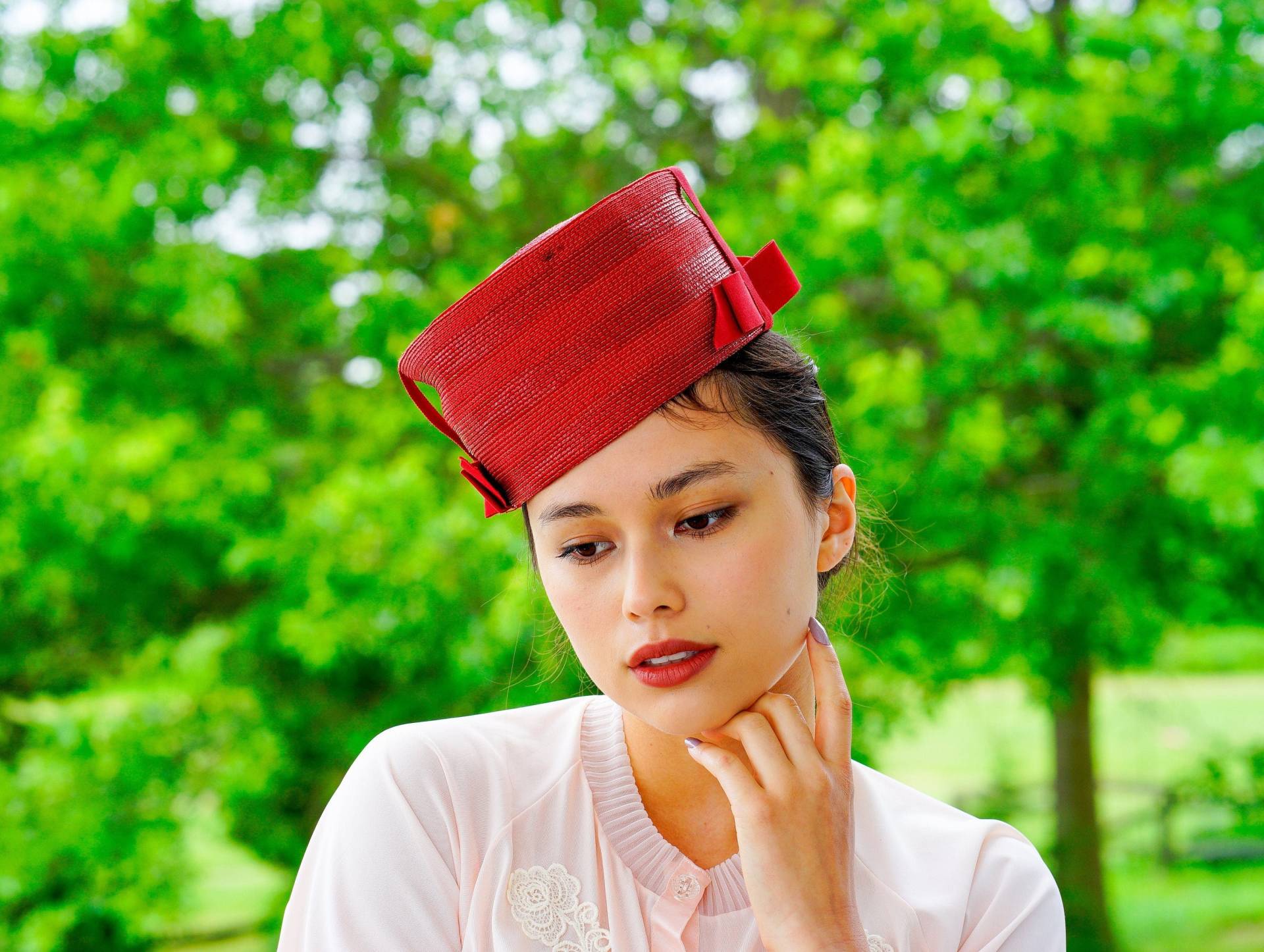 Vintage Pillbox Hut Aus Stroh, 1950-60Er Jahre Hut, Jackie-O Kirchenhut, Tea-Party Cocktail Retro Mcm von hisandhervintage