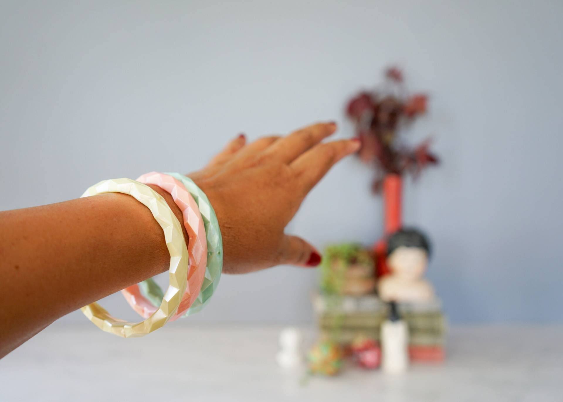 Vintage Plastik Pastell Armreif Stapel 3Er Set/ 1980S Armbänder/ Schmuck/Modeschmuck/ Retro Schmuck/ Boho Armband von hisandhervintage