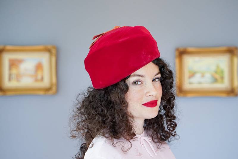 Vintage Samt Pillbox Hut, 1950Er-60Er Jahre Frauen Weihnachtsmütze, Teeparty Retro Mcm Jacke O Hut von hisandhervintage