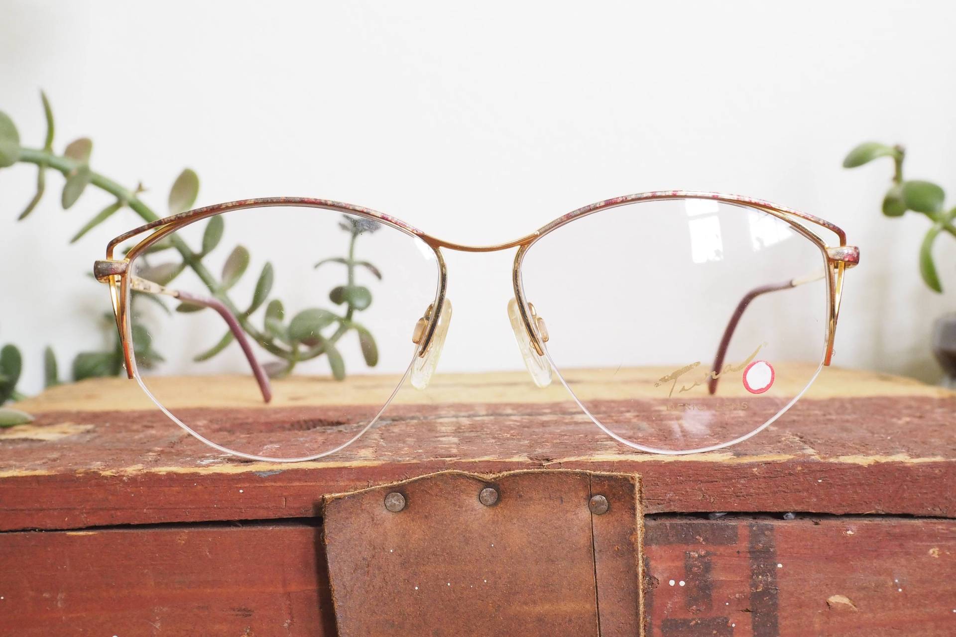 Vintage Sonnenbrille 1970Er Jahre Von Tura New Old Stock Made in Japan Color Splash Multi Rahmen Sehr Leicht Getönte Gläser Drahtrand von hisandhervintage