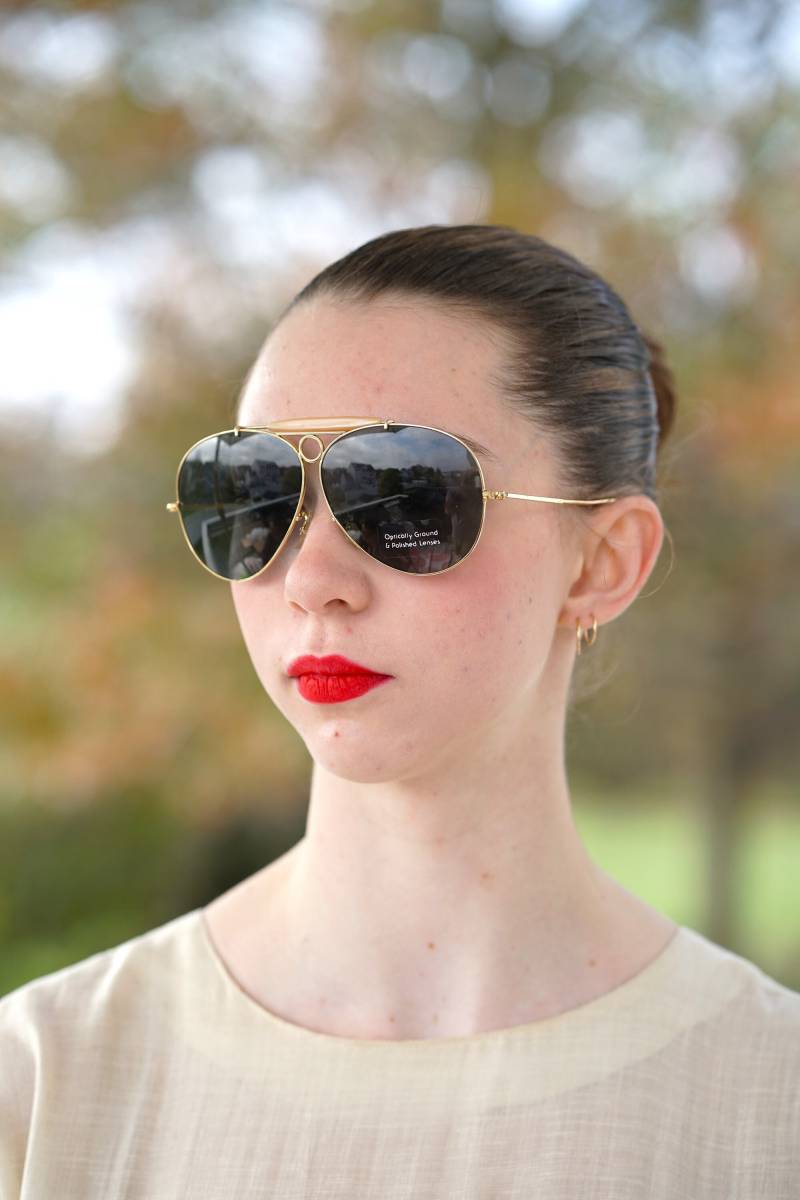 Vintage Sonnenbrille 1980Er Jahre Aviator Style Kabelbügel Gold Ton New Old Stock Made in Korea von hisandhervintage