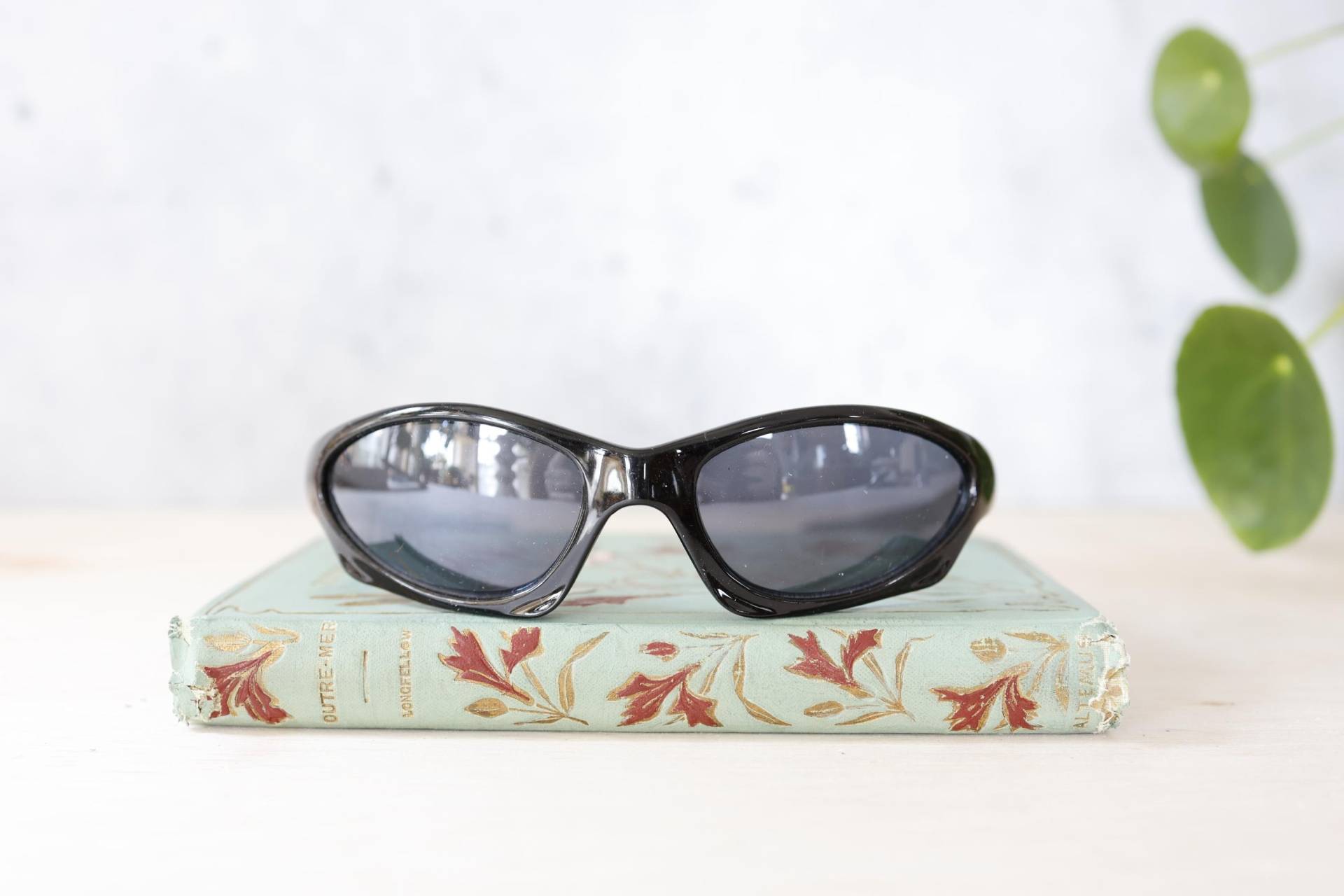 Vintage Sonnenbrille 1990Er Jahre Ebenholz Ton Boden Wickeln New Old Stock Y2K Rave Matrix Mittel Seitenbrille von hisandhervintage