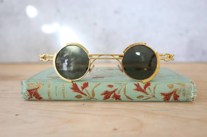Vintage Sonnenbrille 1990Er Jahre New Old Stock Preppy Gothic Steampunk Gold Ton Vintage Sonnenbrille 1990Er Jahre New Old Stock Preppy Gothic Steampunk Gold Ton von hisandhervintage