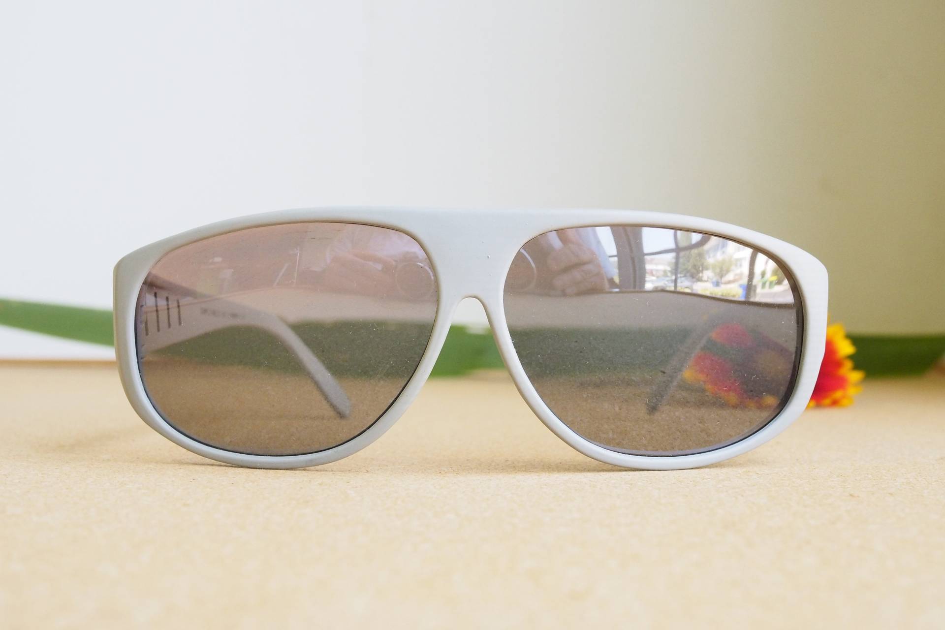 Vintage Sonnenbrillen 1980Er Jahre New Old Stock/80Er Glamour Made in Taiwan Aviator Frames Grey Tone von hisandhervintage