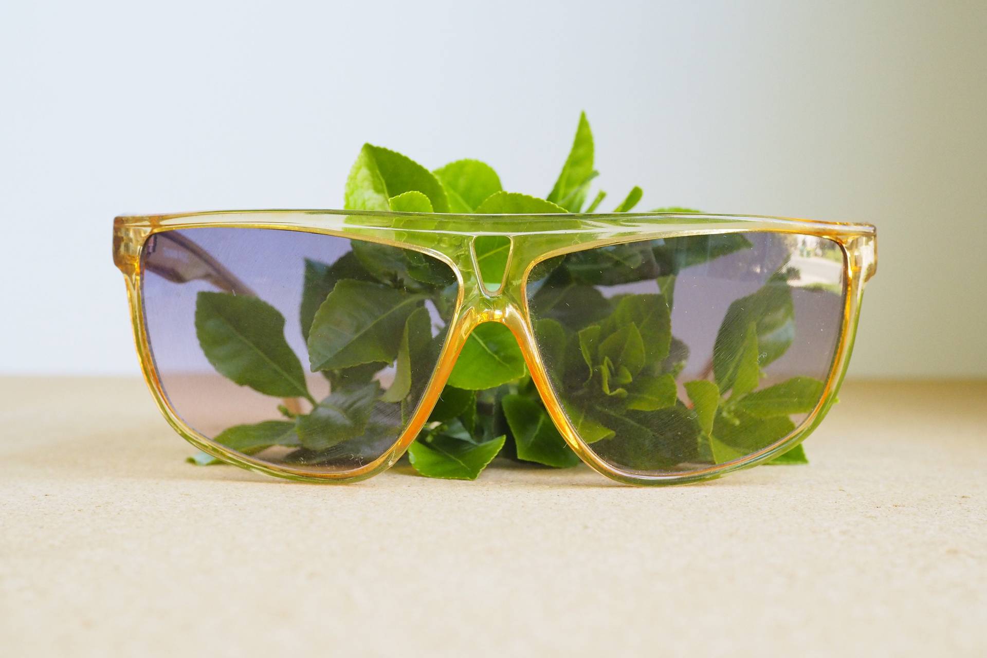 Vintage Sonnenbrillen 1980Er Jahre New Old Stock/80Er Glamour Sunglass Made in Taiwan Honey Toned Frames von hisandhervintage