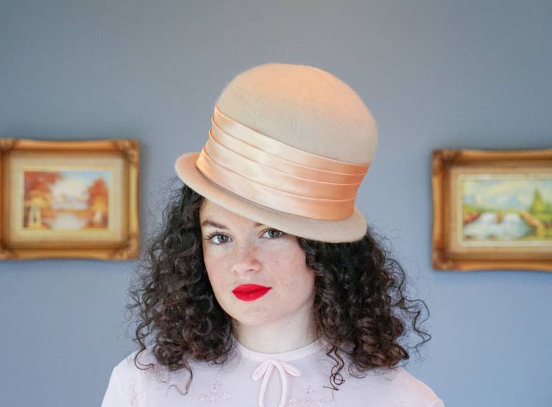 Vintage Wollfilz Eimer Hut, Cloche 1960Er Jahre Mod Frauen Herbst Winter Retro Midcentury Hut von hisandhervintage