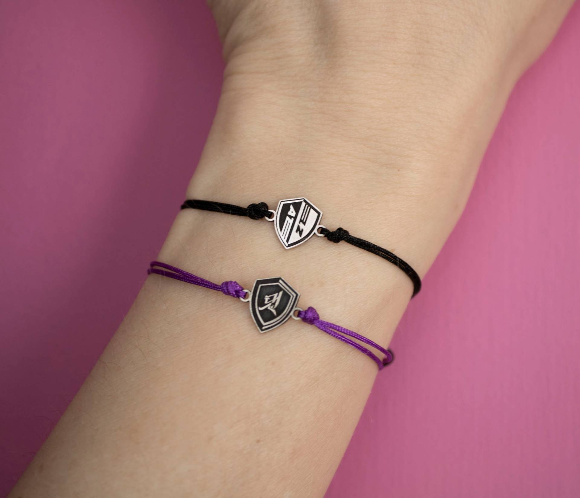 Ateez The Real Fever Epilogue Bettelarmbänder Unisex K-Pop Ateez Logo Symbol Sterlingsilber Charme, Schildkammlogo, Atiny Ateez The Real Fever Epilogue Bettelarmbänder Unisex K-Pop Ateez Logo Symbol Sterlingsilber Charme, Schildkammlogo, Atiny von historiaoccultashop