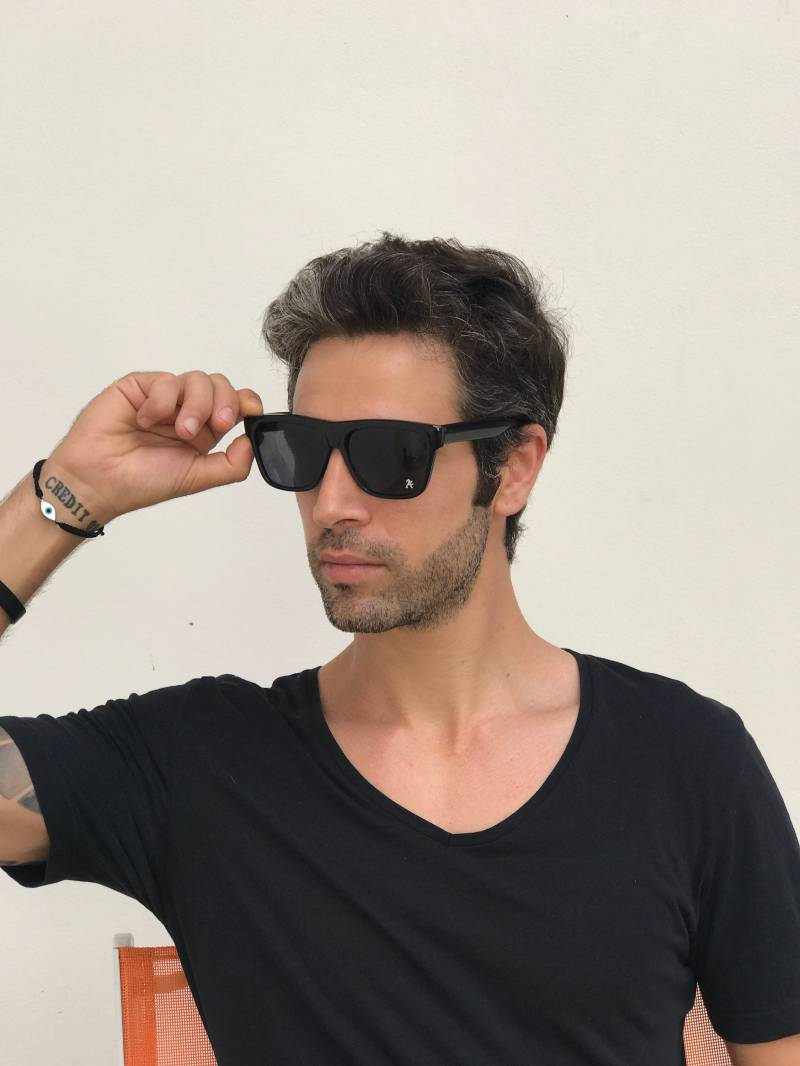 Rechteckige Schwarze Kunststoff Sonnenbrille in Flacher Form Oder Ohne Gläser von hitekdesigns