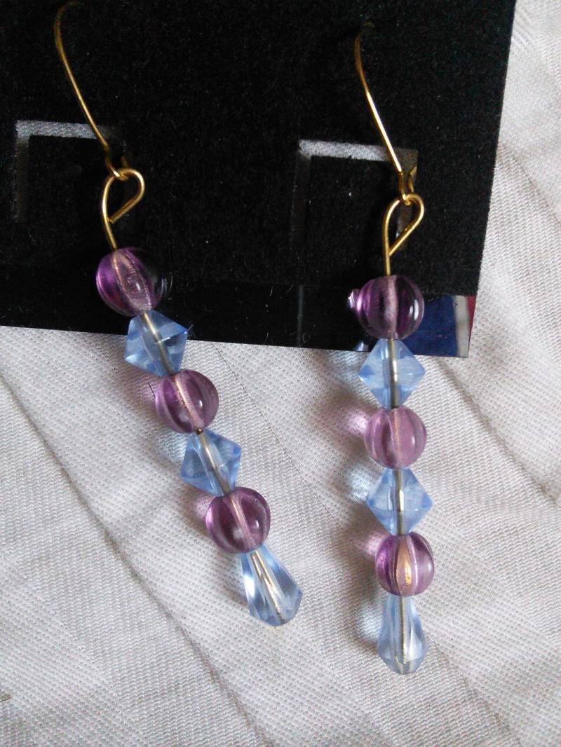 Lila Und Blaue Perlen Ohrringe Lila Und Blaue Perlen Ohrringe von hjmugillecuty