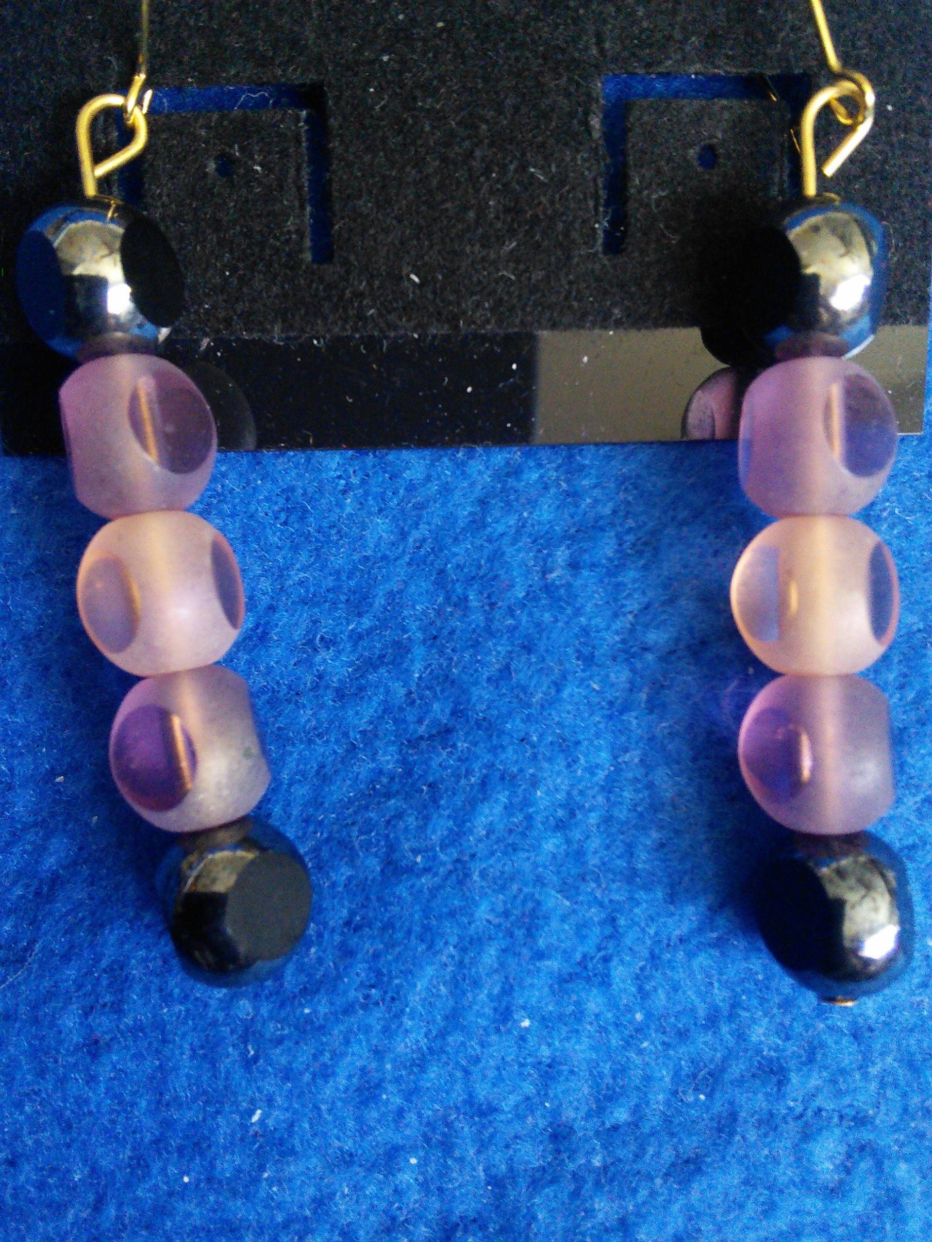 Schwarze, Lila Und Rosa Perlen Hängeohrringe Schwarze, Lila Und Rosa Perlen Hängeohrringe von hjmugillecuty