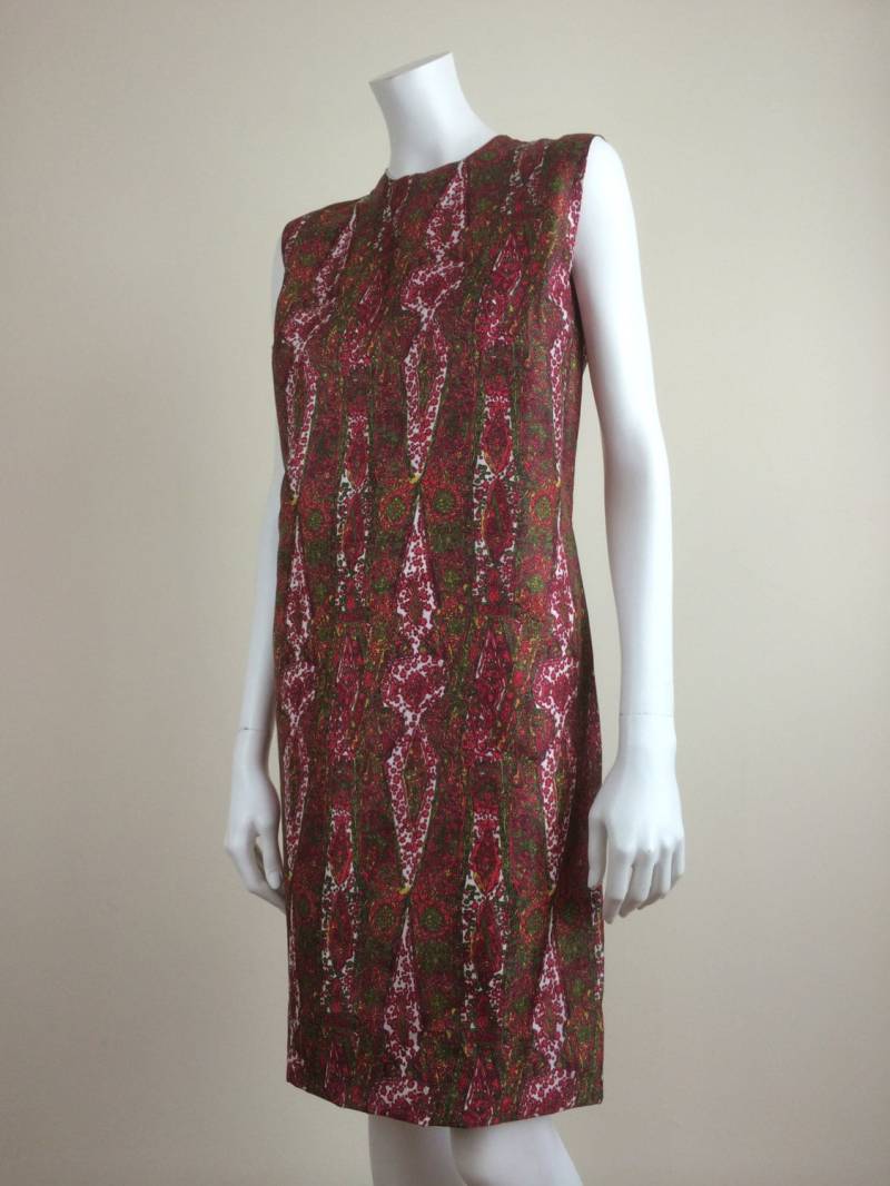 Altes Etuikleid Aus Seide Mit Aufwändigem Paisley Print 60Er Jahre von hkvintage