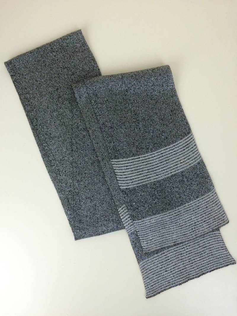 Vintage Silber Gestreiftes Metallic Lurex Halstuch Lange Disko Ascot Feinstrickschal 60S von hkvintage