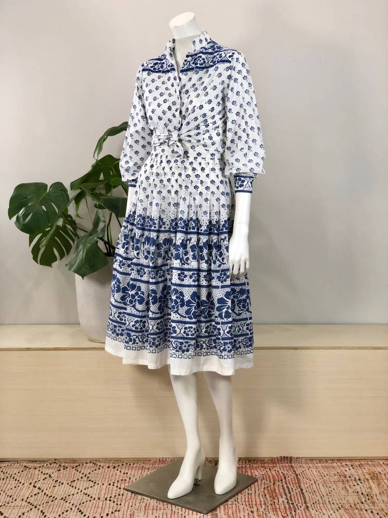 Vintage Victor Costa Kobaltblau & Weiße Block Print Baumwolle Bluse Und Rock Im Set 70Er Jahre von hkvintage