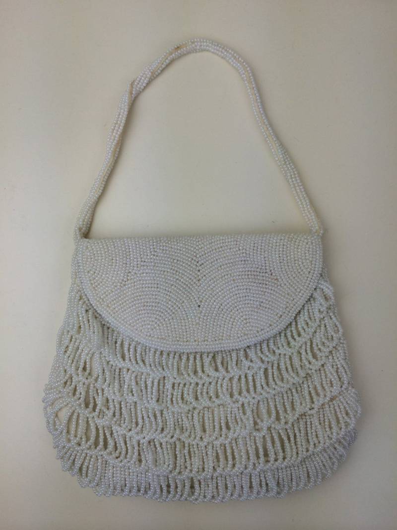 Weisse Handgefädelte Abendtasche Mit Perlenfransen 50Er Jahre von hkvintage
