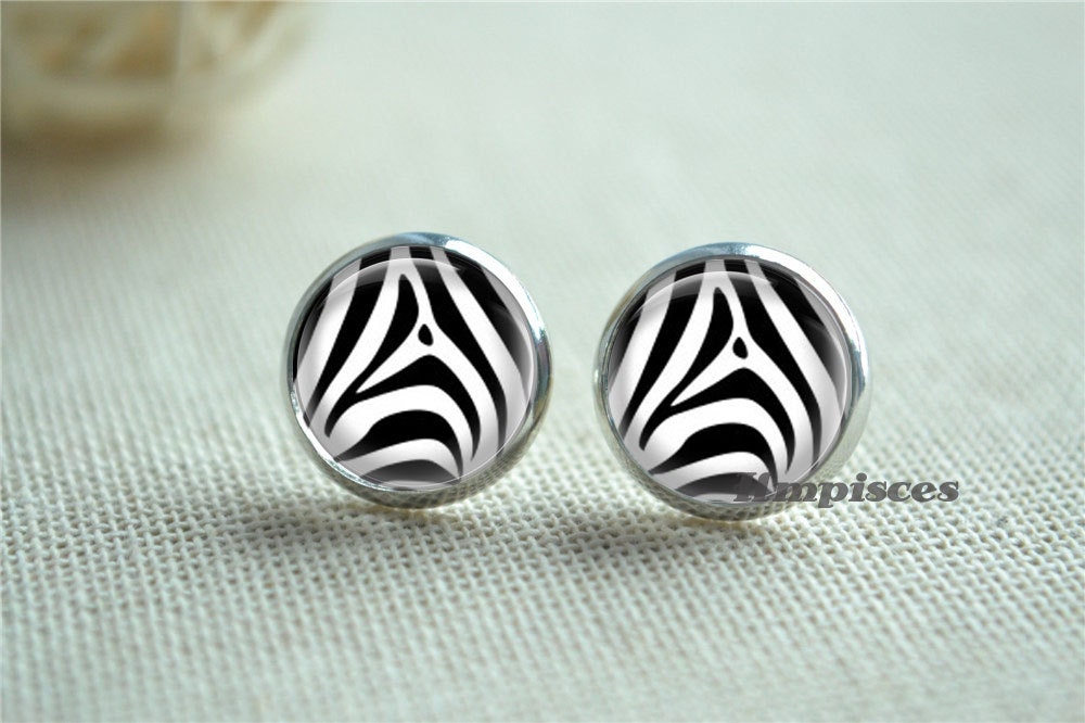 Zebra-Streifen-Ohrringe, Zebra Streifen Ohrstecker, Schwarz Und Weiß Post Ohrringe, Handgemachte Glaskuppel Ohrschmuck | Eh289 Zebra-Streifen-Ohrringe, Zebra Streifen Ohrstecker, Schwarz Und Weiß Post Ohrringe, Handgemachte Glaskuppel Ohrschmuck | Eh289 von hmpisces