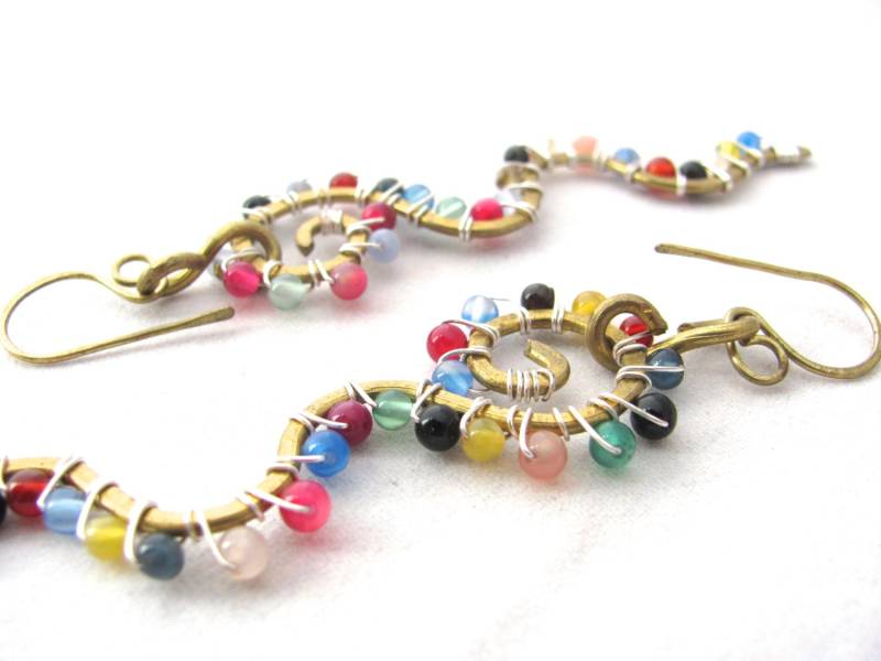 Einzigartige Spiral Ohrringe, Messing Swirl Edelstein Ohrring, Handgemachter Draht Gewickelt Multi Farbe Achat Einzigartige Spiral Ohrringe, Messing Swirl Edelstein Ohrring, Handgemachter Draht Gewickelt Multi Farbe Achat von hmrindewitt