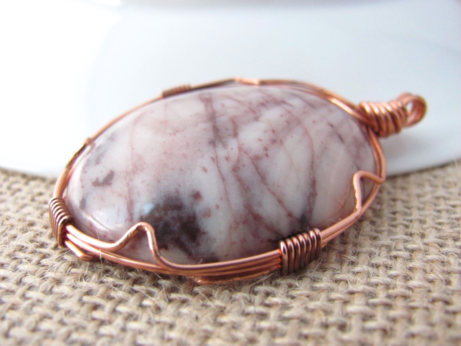 Handgemachte Rosa Edelstein Anhänger, Kupferdraht Gewickelt Cabochon Anhänger Handgemachte Rosa Edelstein Anhänger, Kupferdraht Gewickelt Cabochon Anhänger von hmrindewitt
