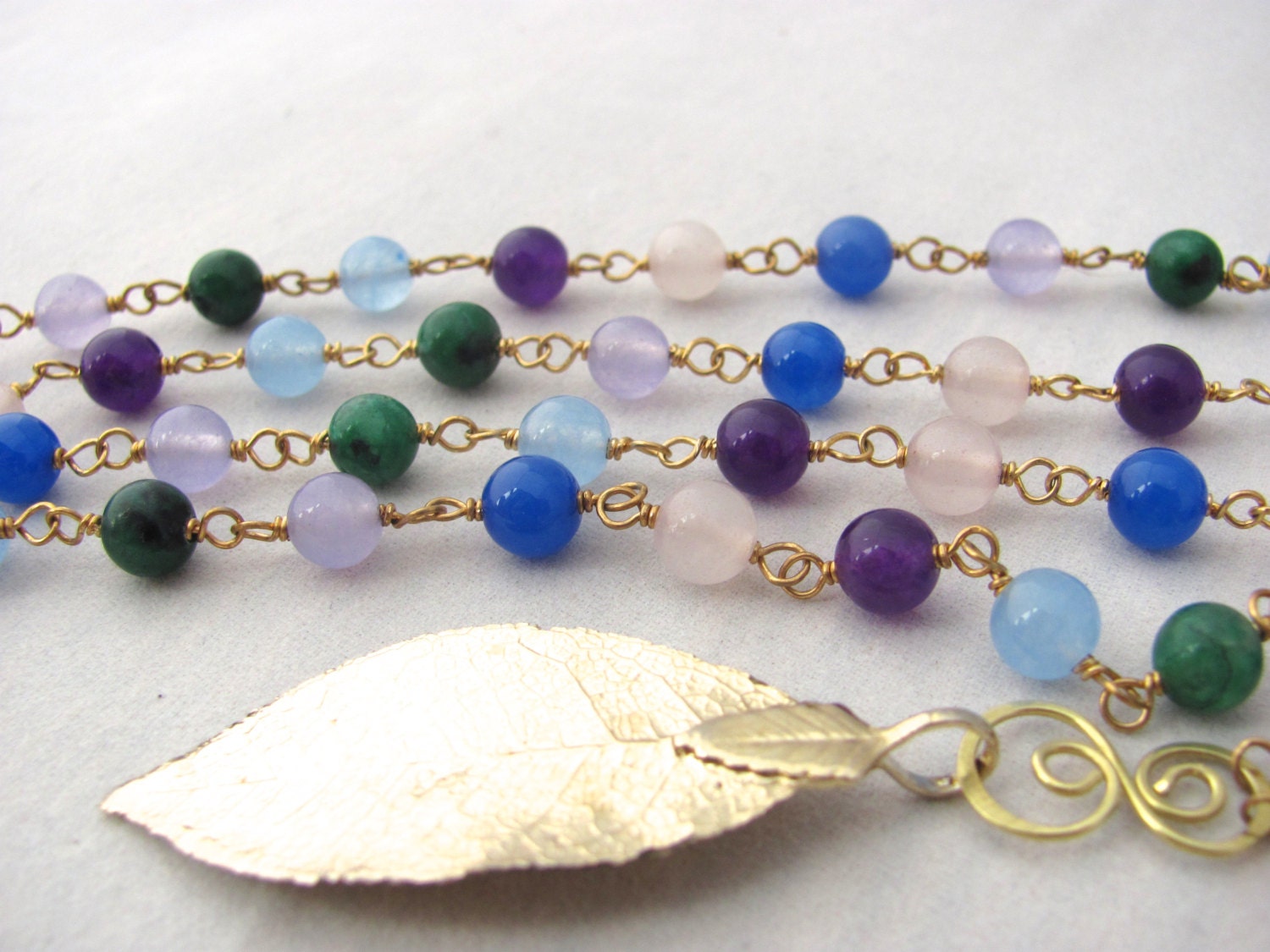 Schöner Elektrogeformter Blatt Anhänger, Edelstein Kette Messing Halskette, Amethyst, Rosenquarz, Jade, Rubin Handgemachte Halskette Schöner Elektrogeformter Blatt Anhänger, Edelstein Kette Messing Halskette, Amethyst, Rosenquarz, Jade, Rubin Handgemachte Halskette von hmrindewitt