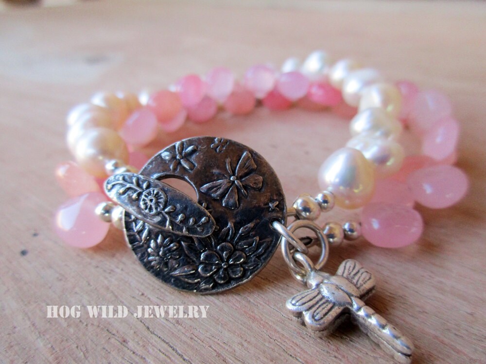 Damen Sommer Schattierungen Von Rosa Und Perle Edelstein Armband von hogwildjewelry