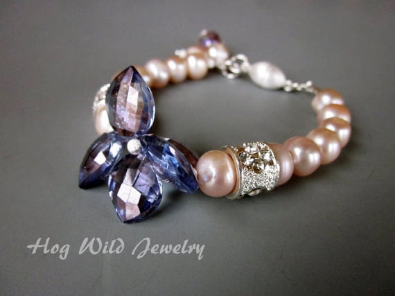 Eleganter Damen Bridal Wedding Mutter Der Braut-Armbänder, Violet Blue Mystic, Perle Strass Armbänder, Perlen Armband von hogwildjewelry