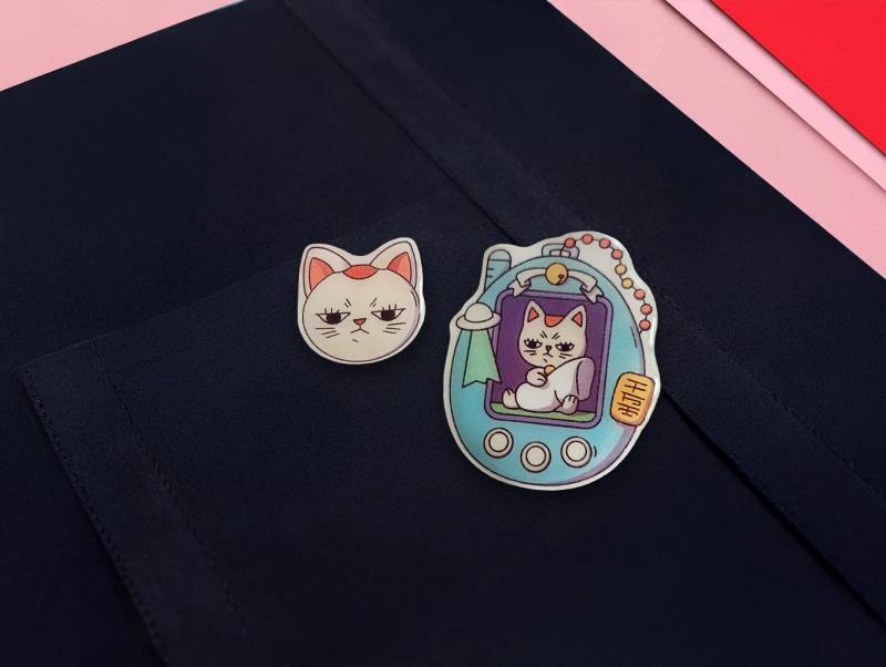 Lucky Cat Pin | Dandadan Handmade Anime For Your Bag & Laptop Cute Gift Idea Turbo Granny von hokusign