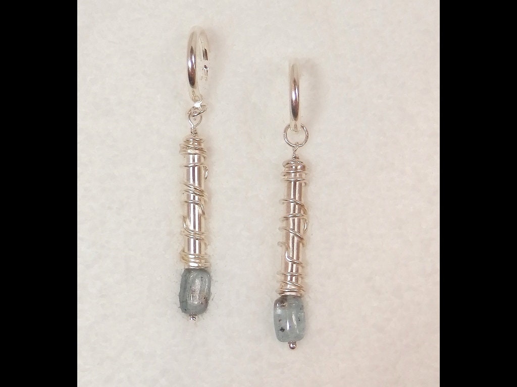 Sterling Silber Creolen Mit Hand Gefertigt, Und Kyanit Baumelt Von Löchrige Steine Sterling Silber Creolen Mit Hand Gefertigt, Und Kyanit Baumelt Von Löchrige Steine von holeystones
