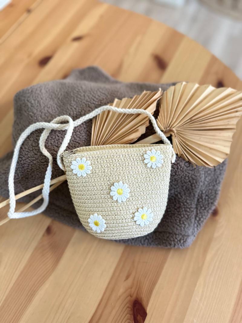 Unhängetasche Aus Stroh Für Kinder Mit Blümchen - in Den Farben Natur Und Braun Unhängetasche Aus Stroh Für Kinder Mit Blümchen - in Den Farben Natur Und Braun von hollieAdorableThings