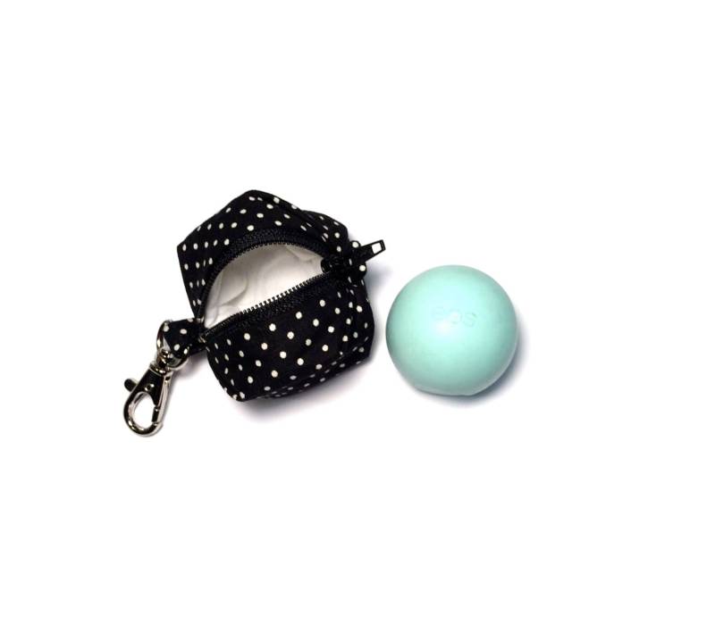 Eos Style Lippenbalsamhalter Reißverschlusstäschchen Mit Clip - Für Kreisförmige Oder Eiförmige Lippenbalsame Passend Airpods Und Pro Black & Eos Style Lippenbalsamhalter Reißverschlusstäschchen Mit Clip - Für Kreisförmige Oder Eiförmige Lippenbalsame Passend Airpods Und Pro Black & von hollyhockdesign