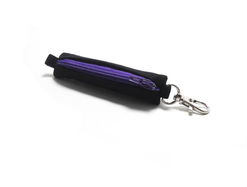 Lippenbalsam, Kopfhörer, Usb-stick Halter - Schwarz Mit Lila Reißverschluss Lippenbalsam, Kopfhörer, Usb-stick Halter - Schwarz Mit Lila Reißverschluss von hollyhockdesign