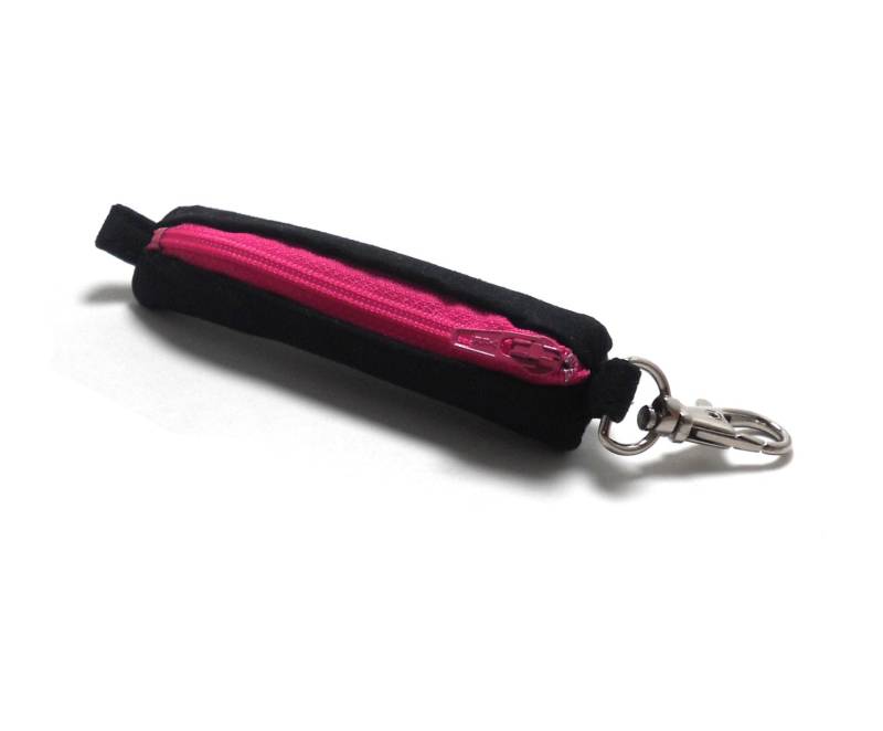 Lippenbalsam, Kopfhörer, Usb-stick Halter - Schwarz Mit Neon Pink Reißverschluss Lippenbalsam, Kopfhörer, Usb-stick Halter - Schwarz Mit Neon Pink Reißverschluss von hollyhockdesign