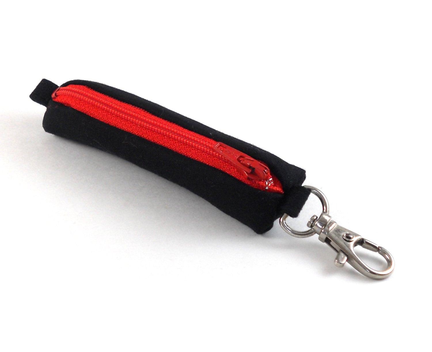 Schwarz Mit Rotem Reißverschluss - Lippenbalsam Halter, Schlüsselanhänger Beutel Für Kopfhörer, Usb-stick Schwarz Mit Rotem Reißverschluss - Lippenbalsam Halter, Schlüsselanhänger Beutel Für Kopfhörer, Usb-stick von hollyhockdesign
