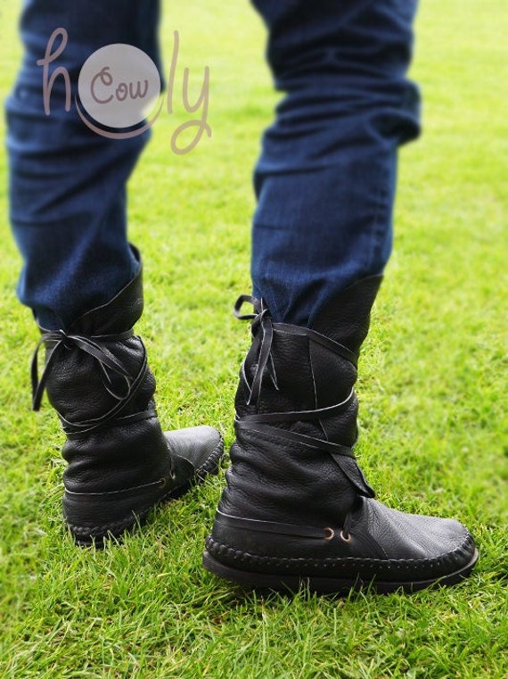 Schwarze Leder Mokassins, Mokassin Boots, Lederstiefel, Herrenstiefel, Piratenstiefel, Wikinger Stiefel von holycowchic