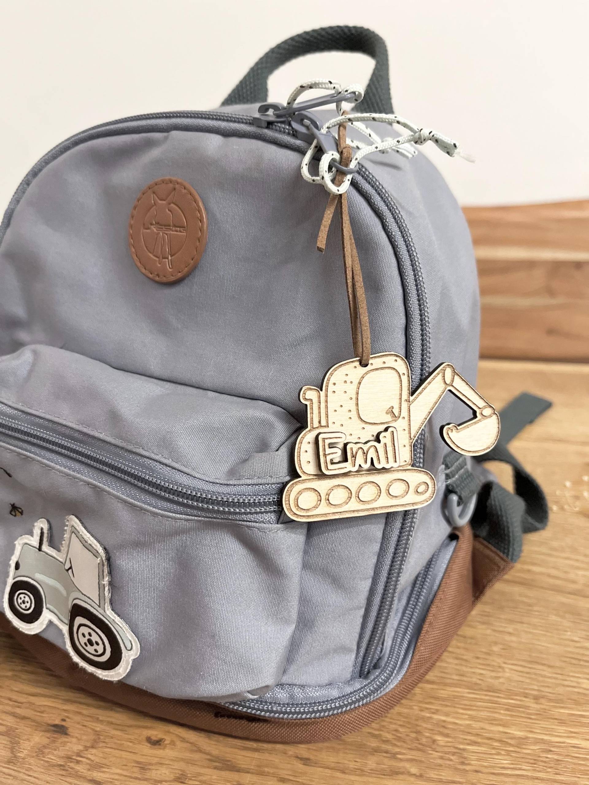 Personalisierter Bagger Anhänger | Rucksack Kindergarten Schule Personalisierter Bagger Anhänger | Rucksack Kindergarten Schule von holzdesignjsn