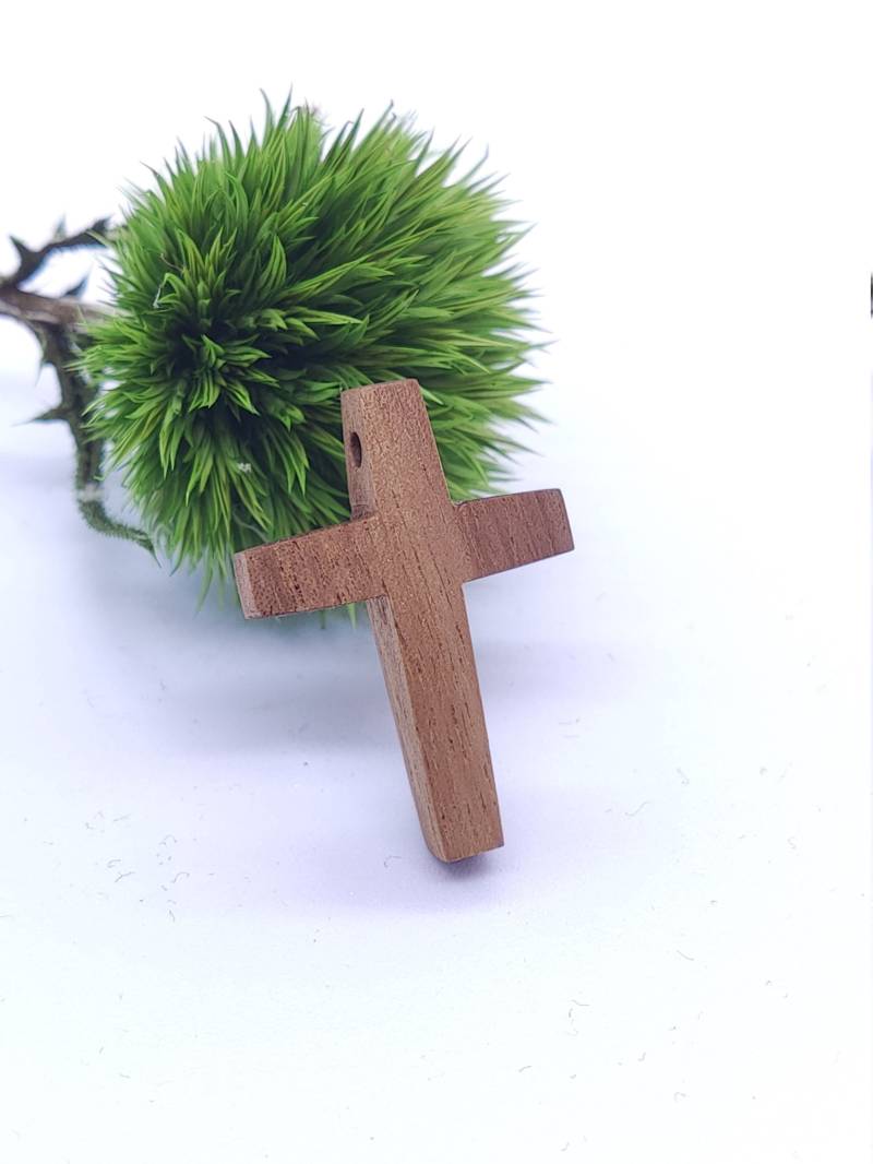 Holzkreuz An Halskette Holzkreuz An Halskette von holzerfreut