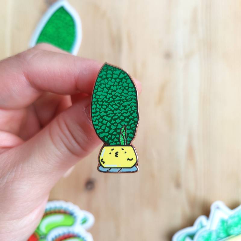 Walflosse | Dracaena Masoniana Emaille Pin von homebyfaith