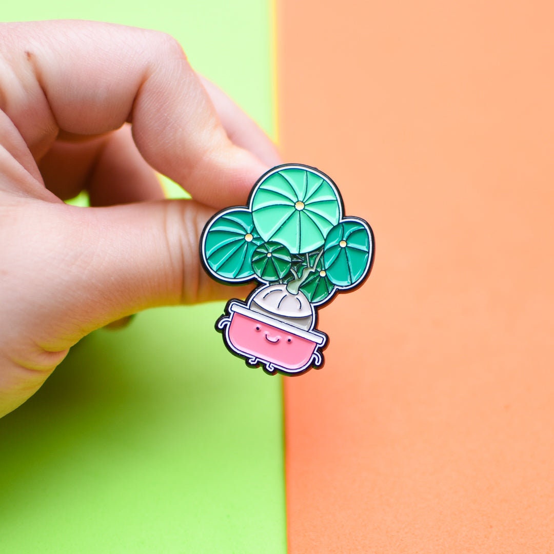 stephania Erecta Soft Enamel Pin von homebyfaith